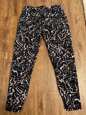 Sweaty Betty Black & White Print Power 7/8 Leggings